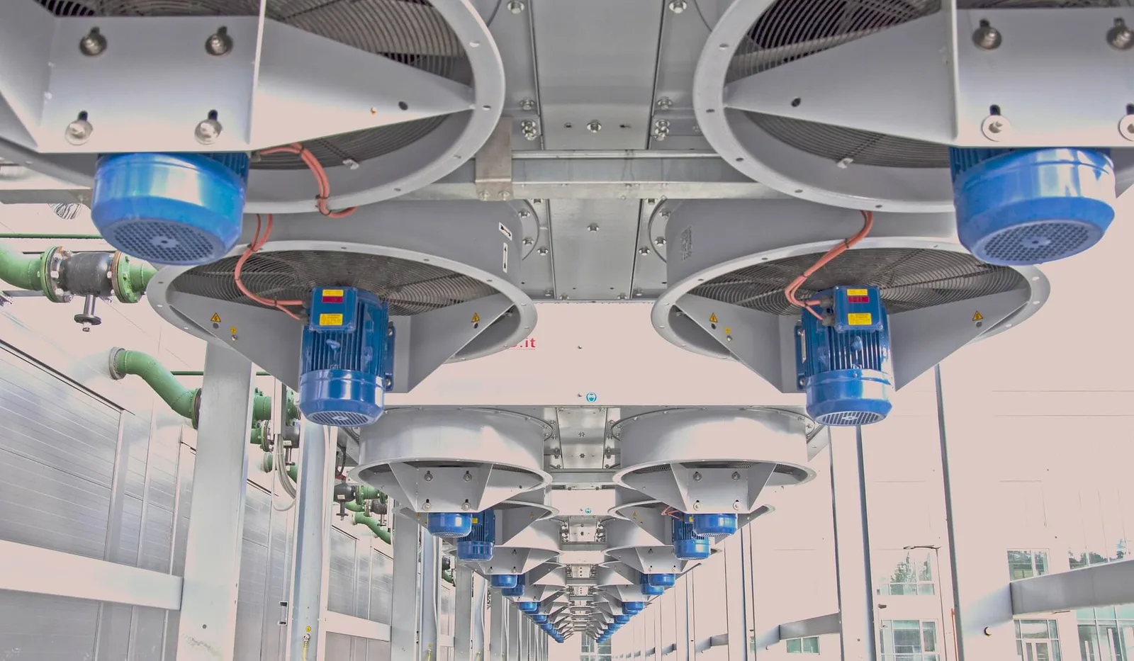 Industrial cooling fans array